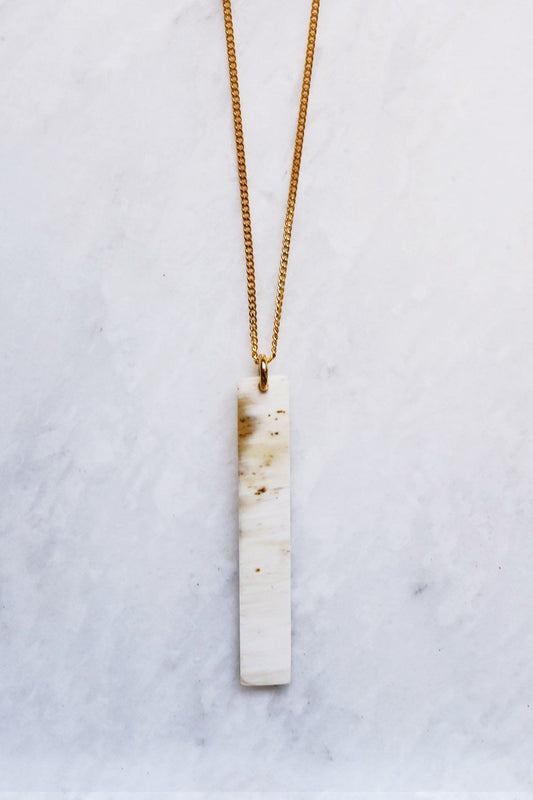 Tinh 16K gold - plated brass buffalo horn minimalist bar pendant necklace - QIVERA VERATinh 16K gold - plated brass buffalo horn minimalist bar pendant necklaceQIVERA VERAéco - responsable